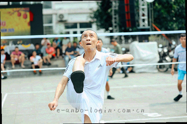 手机端赛程中心界面示意，显示三层分类标签
